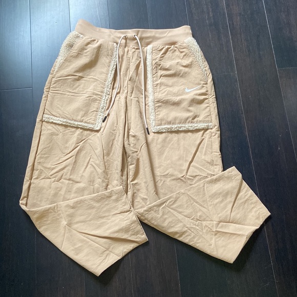 NIKE Women’s Woven High-Waisted Curve Pants SZ M NWT - Picture 3 of 8